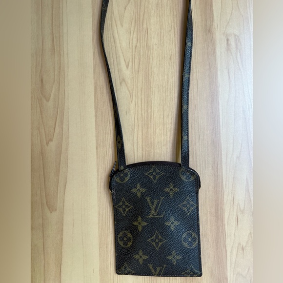Vintage Louis Vuitton- 1986 LV Pochette
Secret / Rare Shoulder Bag - Picture 10 of 17